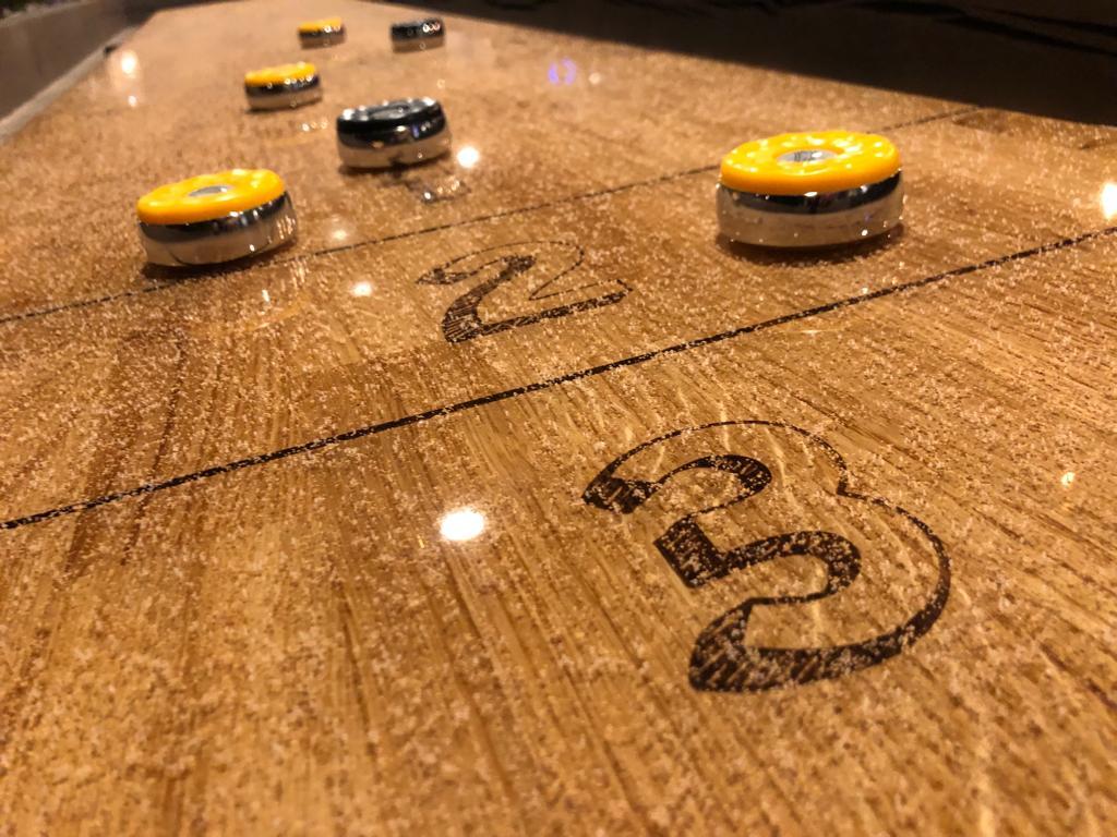 Bowling- en Partycentrum 's-Heerenberg oak shuffleboard3