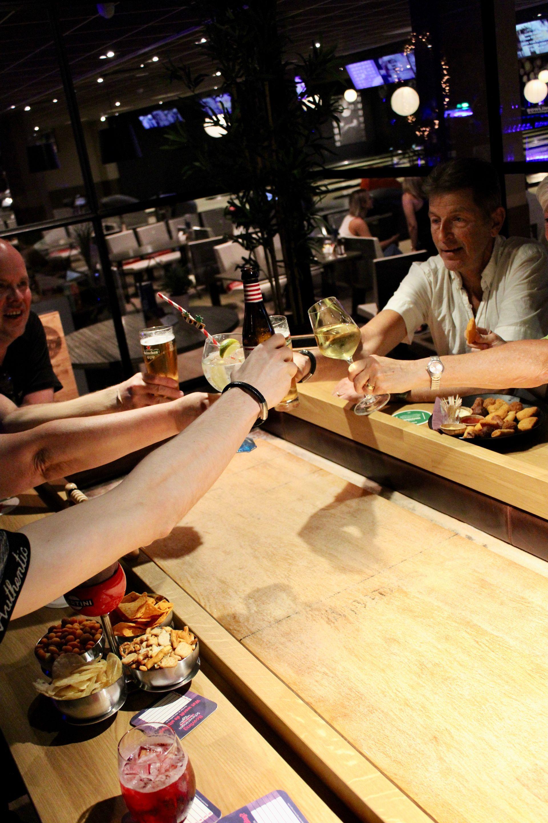 Shuffleboard bar