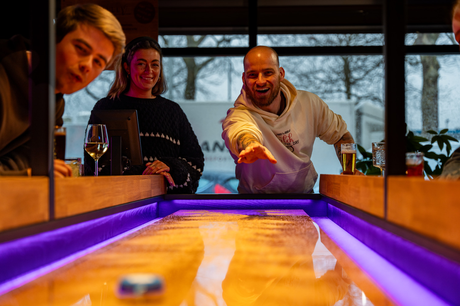 Shuffleboard spelen in Amsterdam